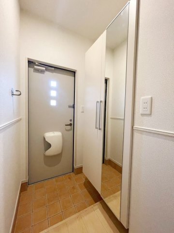 玄関　同物件、類似間取りのイメージ写真です