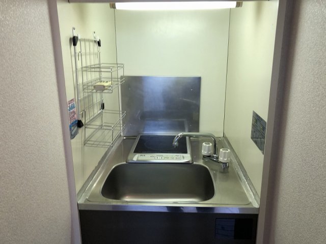 キッチン　同物件・別部屋画像【左右反転】