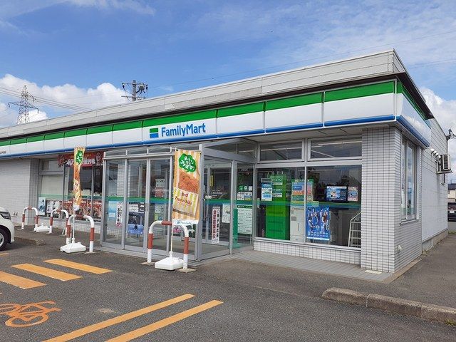 コンビニ　ファミリーマート八郎潟上沖谷地（コンビニ）まで429m