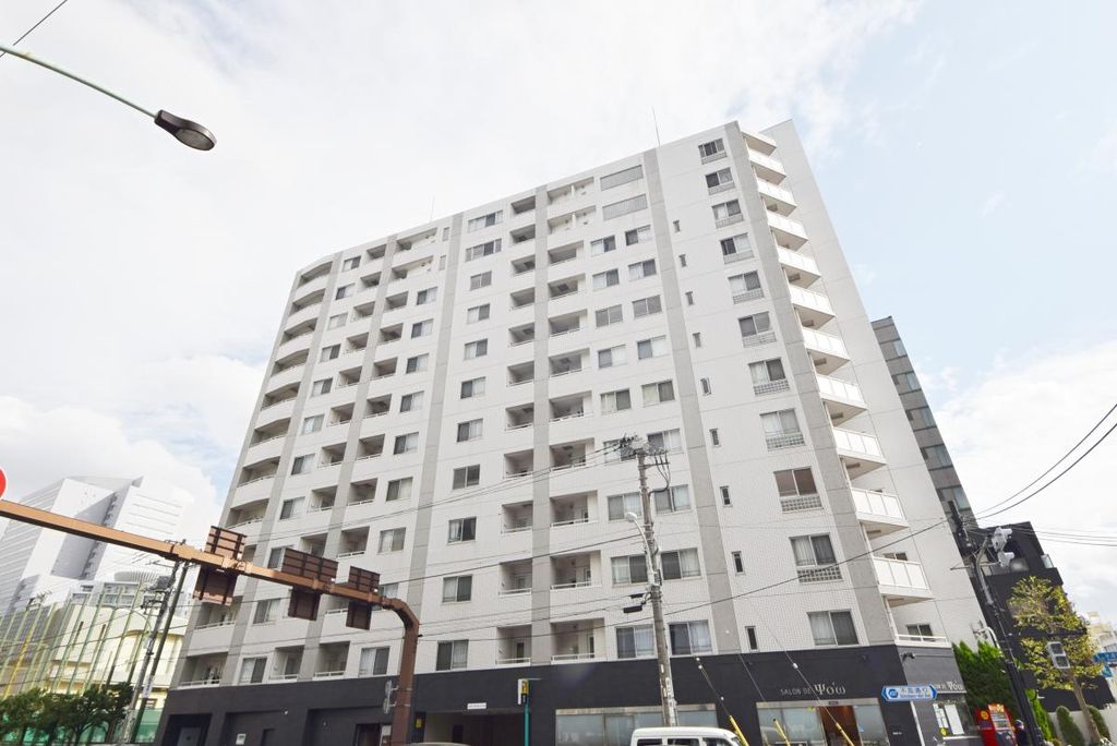 建物外観　頑丈な鉄骨鉄筋造