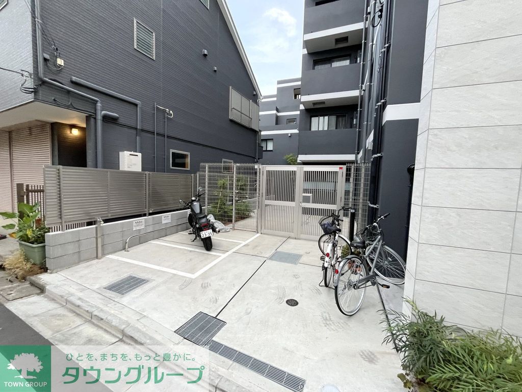 ロビー　駐車場