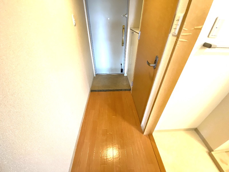 玄関　玄関を一歩入ると・・・こんな感じです。
