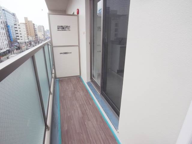 バルコニー　洗濯物はこちらへどうぞ。