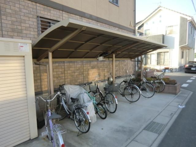 その他　屋根付き駐輪場