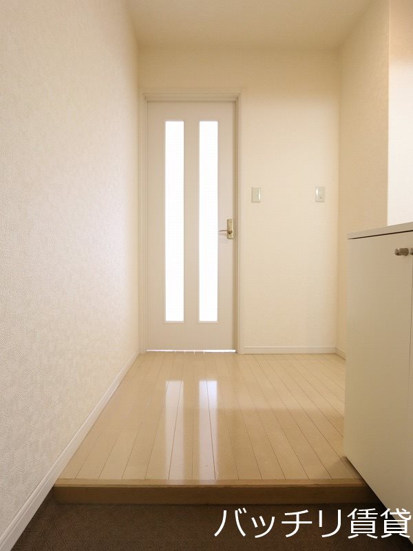 玄関　同シリーズの別号室の画像。現況を優先します。