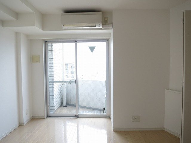 居室・リビング　同マンション別部屋