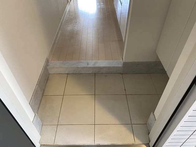 玄関　同マンション別部屋