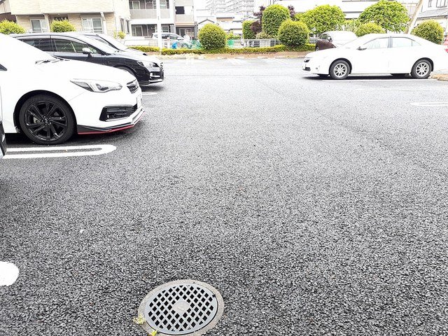 駐車場　駐車場があるので、車を買う予定の方も安心です