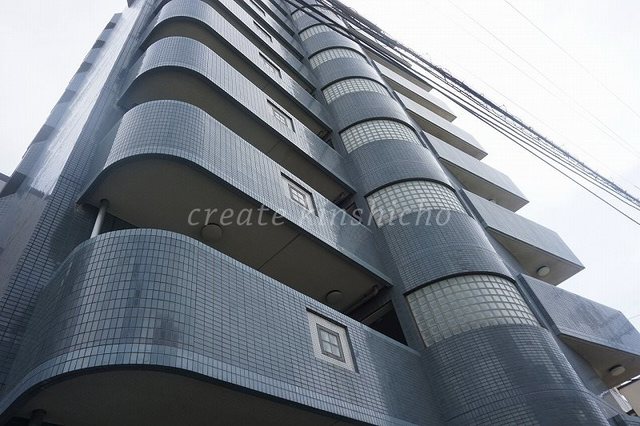 建物外観　１０階建ての賃貸マンション