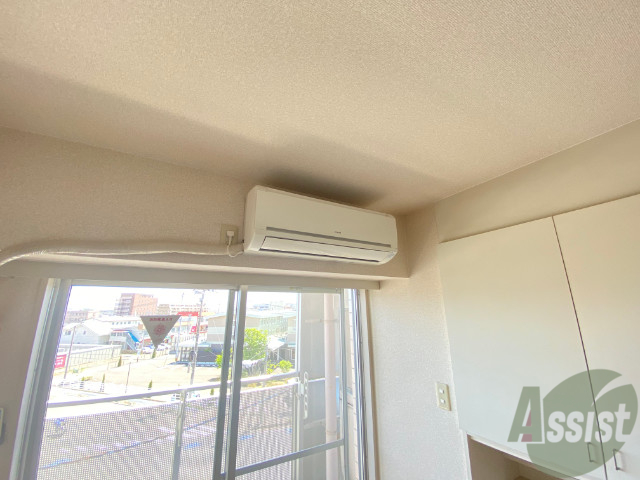 その他設備　あらかじめエアコンがついています。夏も冬も快適ですよ。