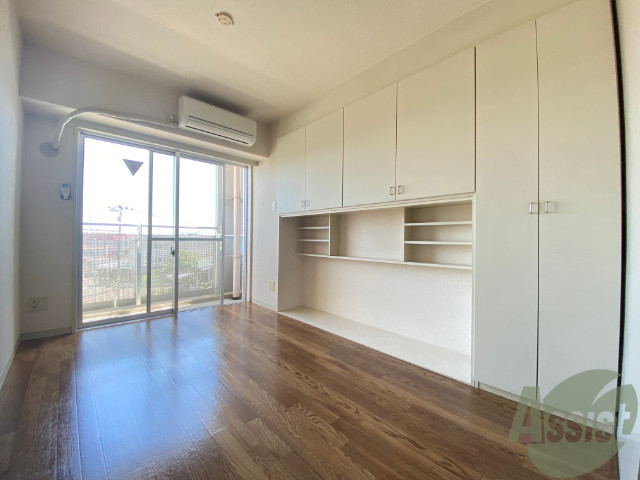居室・リビング　明るい光が差し込む素敵なお部屋ですね～。