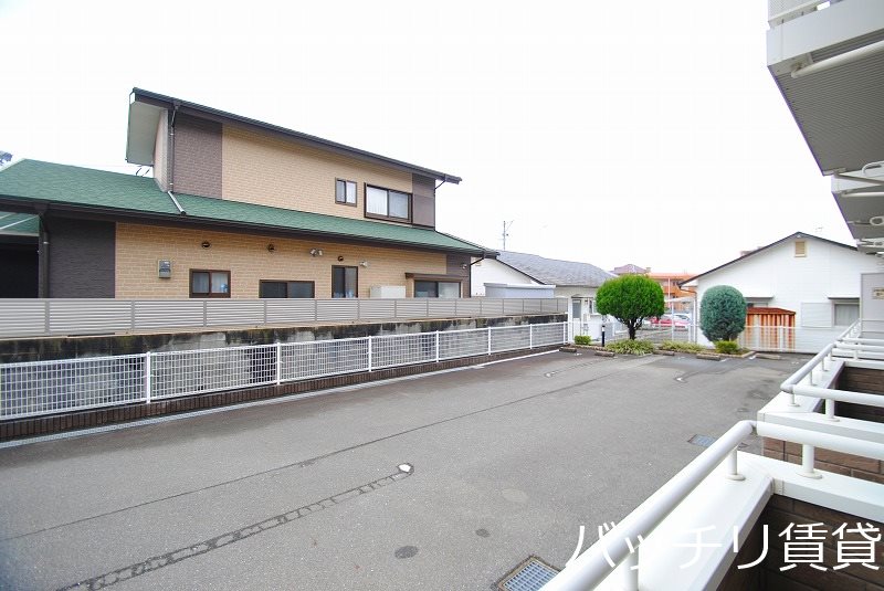 バルコニー　別号室の画像。現況優先