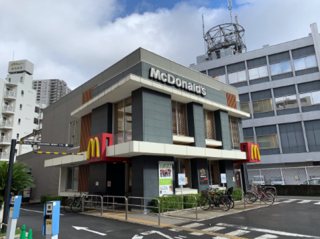 飲食店　マクドナルド15号鶴見店（飲食店）まで258m