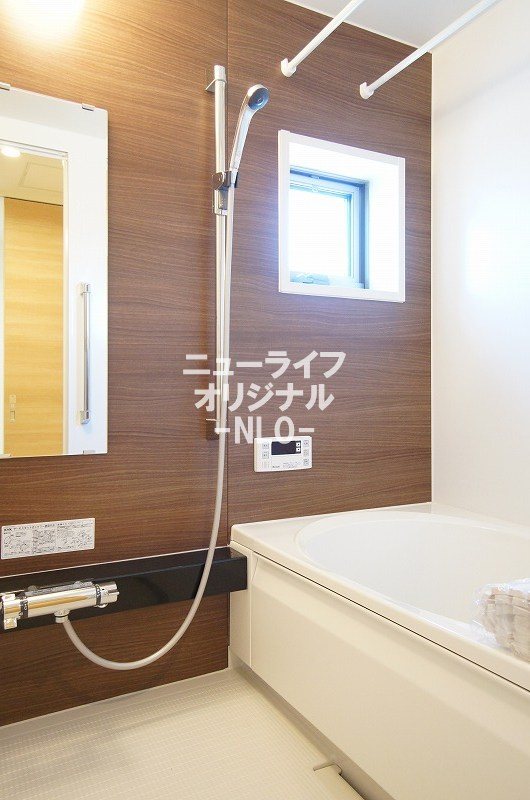バス・シャワールーム　追焚機能はもちろん浴室乾燥機付きです☆