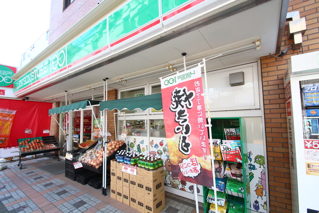 コンビニ　ローソンストア100武蔵関駅前店（コンビニ）まで590m