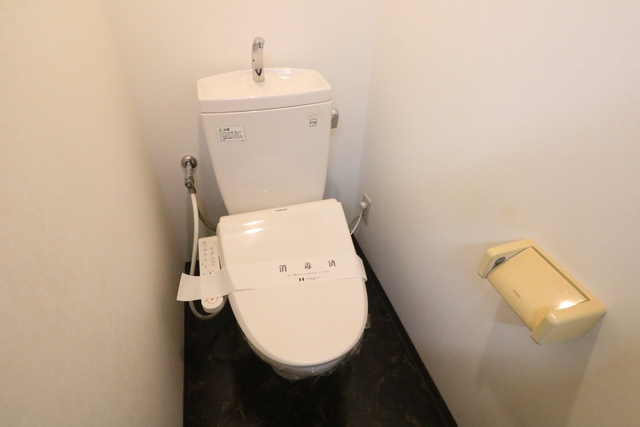 トイレ　※別部屋の参考写真