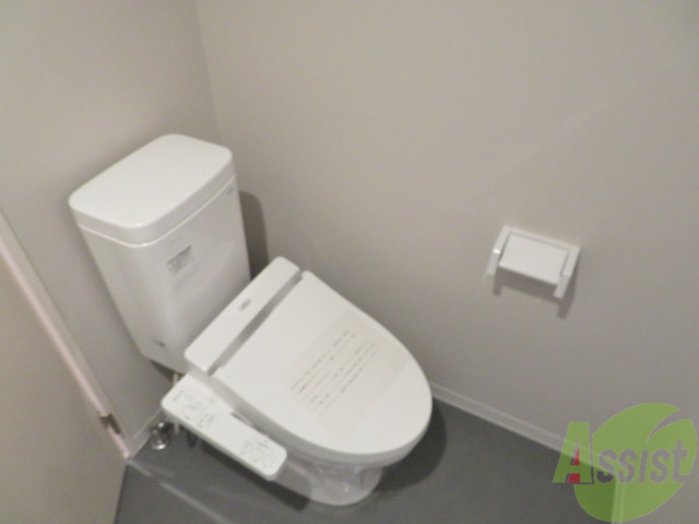 トイレ　ウォシュレット機能がついたトイレです。安心して使用できますね