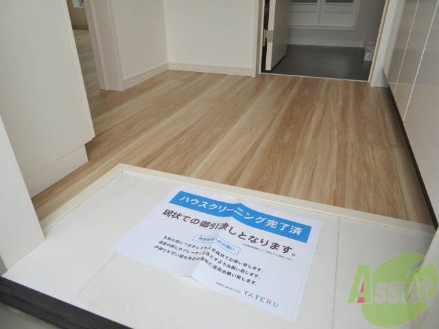 玄関　玄関の外から部屋の中を撮影してみましたー。