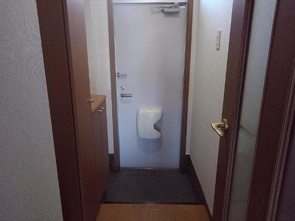 玄関　※別部屋参考写真