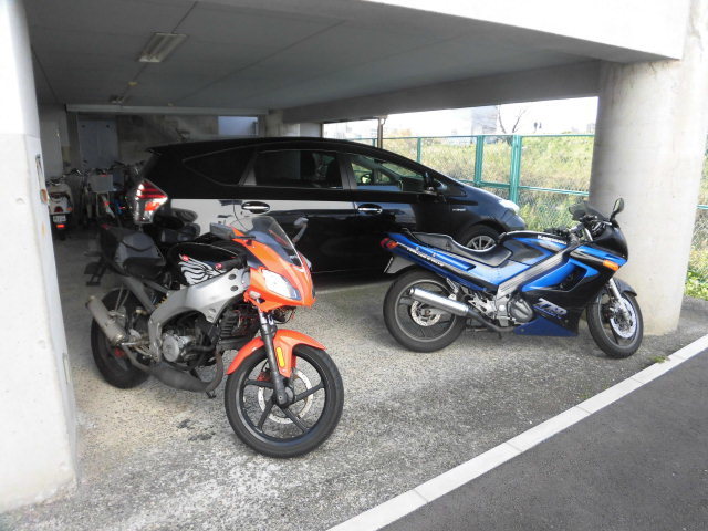駐車場　バイク置き場無料です。