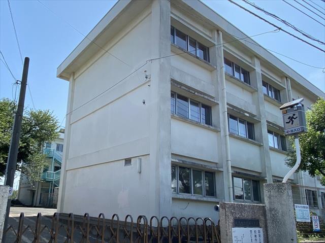 小学校　藤沢市立長後小学校（小学校）まで136m