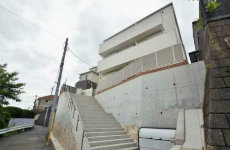建物外観　ファーストシーン