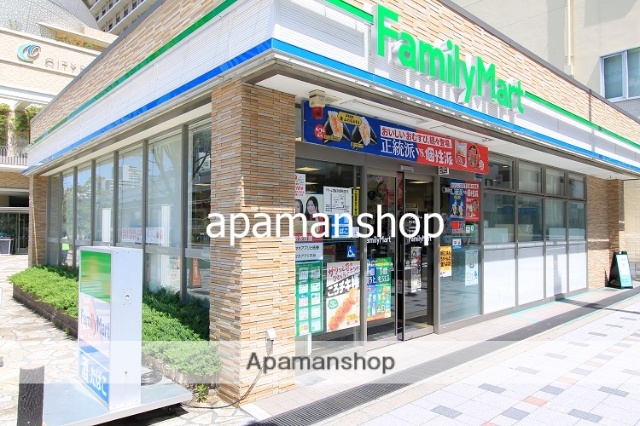 コンビニ　ファミリーマート（コンビニ）まで20m