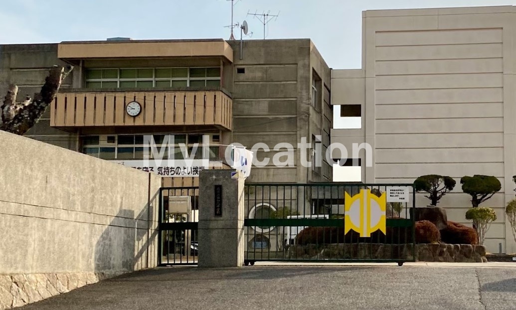 中学校　呉市立昭和北中学校（中学校）まで869m