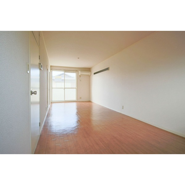 居室・リビング　同じ建物の別のお部屋