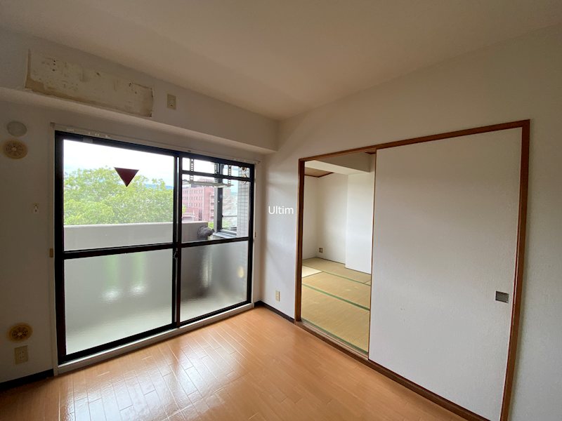 居室・リビング　※別部屋の写真です。