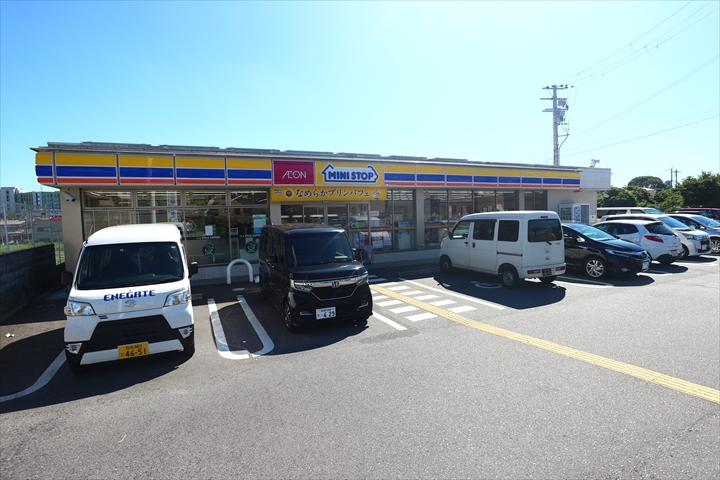 コンビニ　ミニストップ富田林須賀店（コンビニ）まで328m