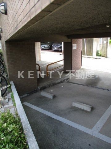 駐車場　駐車場に車を止められます