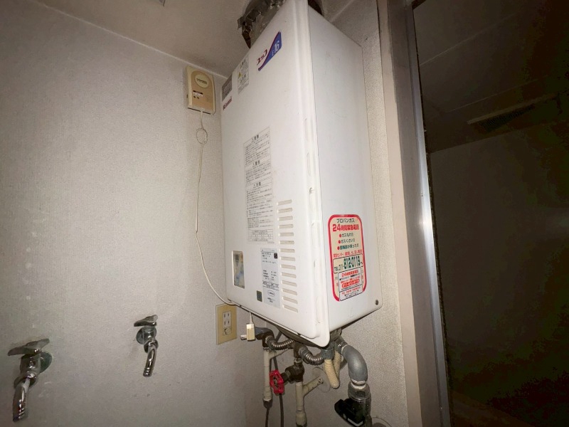 その他設備　給湯器です。操作しやすいパネルになってます。