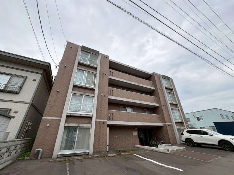 建物外観　札幌市東区北３７条東「メゾンエクレーレ北３７条」