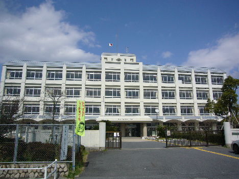 小学校　守山市立物部小学校（小学校）まで808m