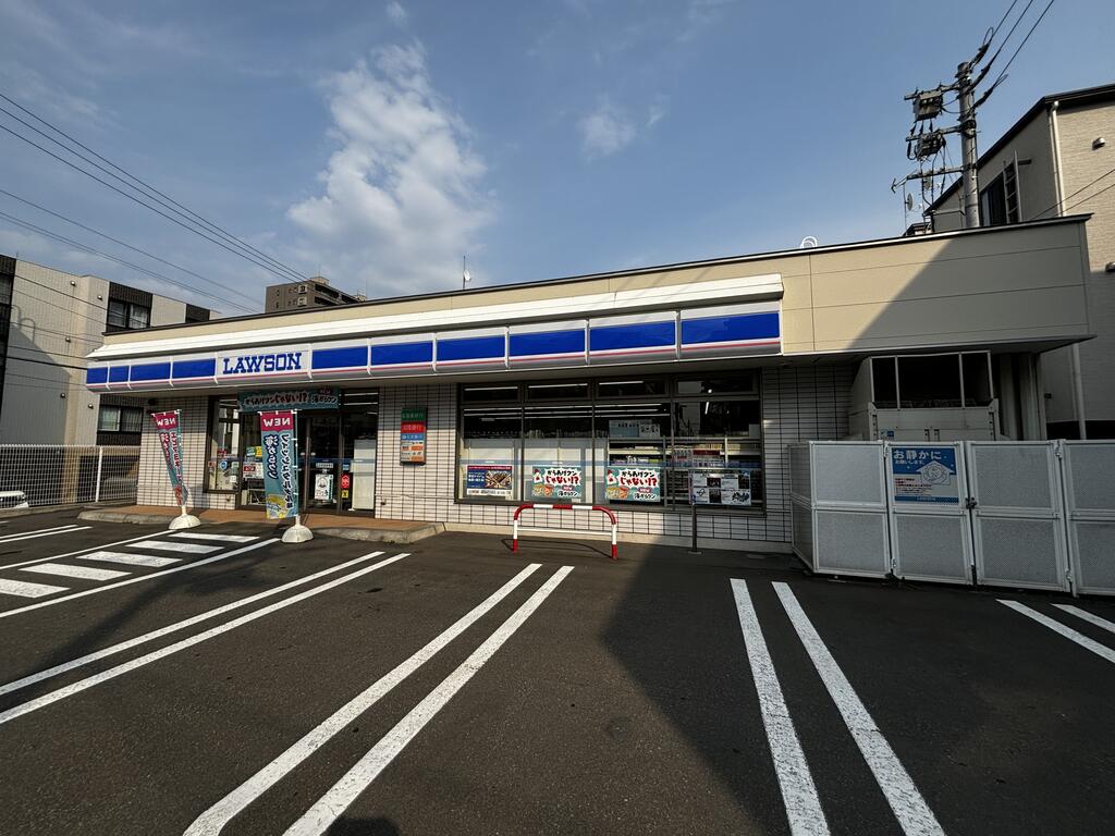 コンビニ　ローソン札幌二十四軒4条店（コンビニ）まで210m