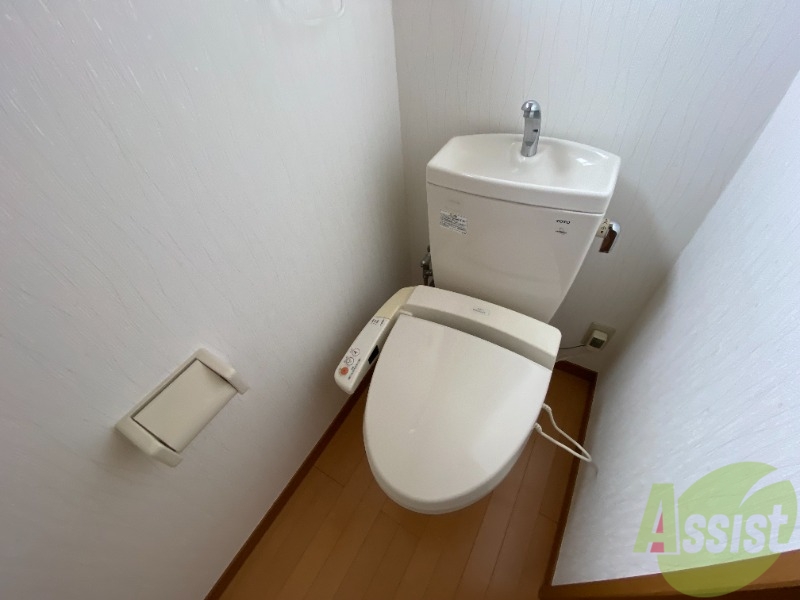 トイレ　温水洗浄付きのトイレになります。快適でいいですね。