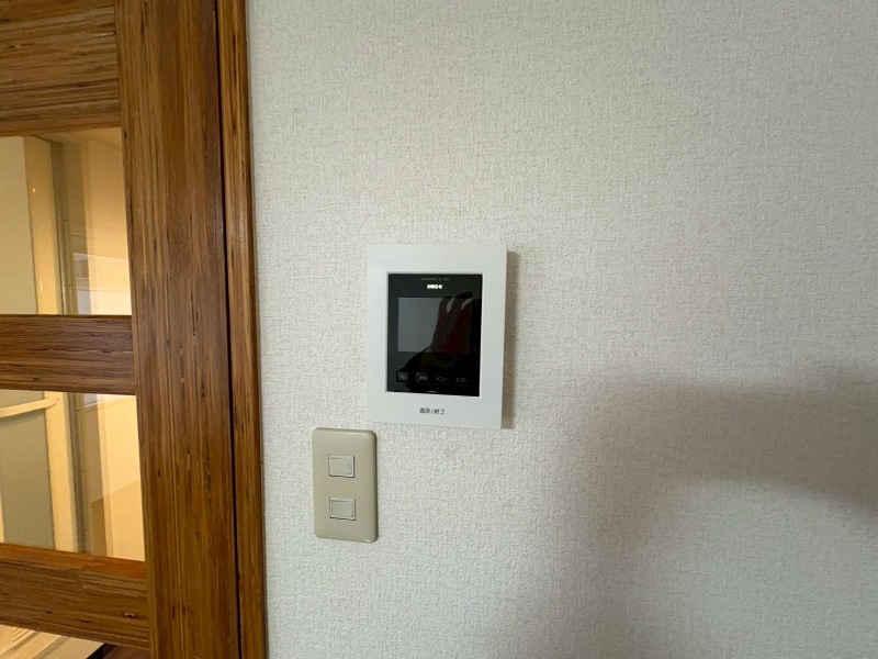 セキュリティ　ＴＶモニター付インターホンです。来客者の顔が見えるので安心！
