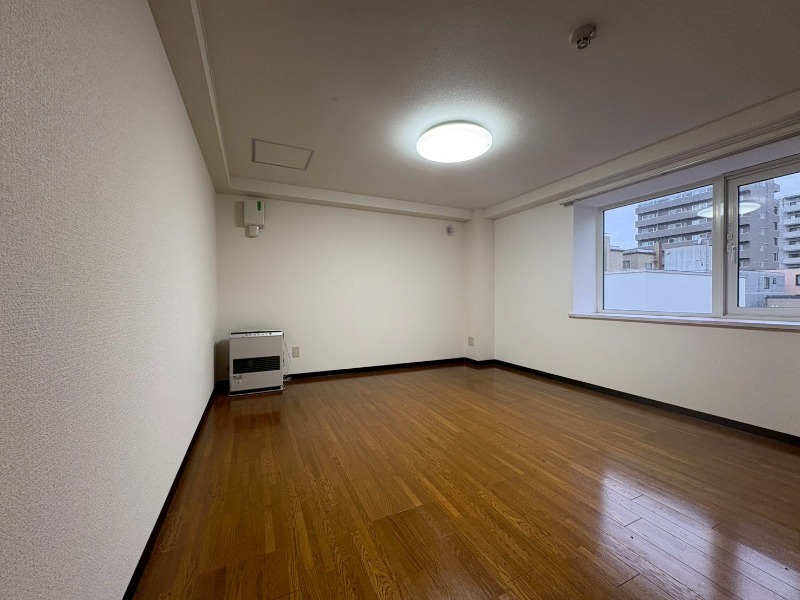 居室・リビング　広くてキレイなお部屋が広がっていて、充実した生活が送れそう。
