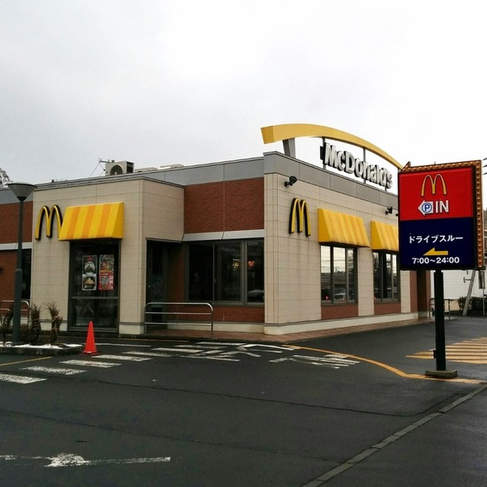 飲食店　マクドナルド（飲食店）まで943m