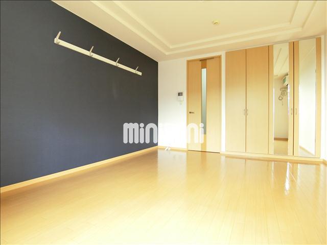 居室・リビング　２階の角部屋です。