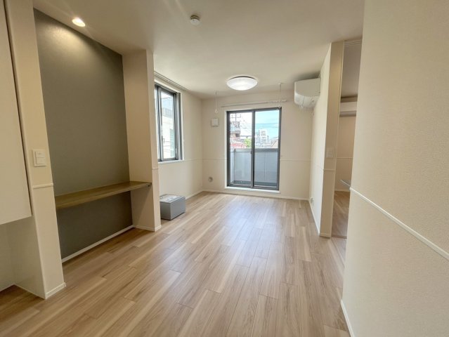居室・リビング　★明るいフローリングの角部屋です★