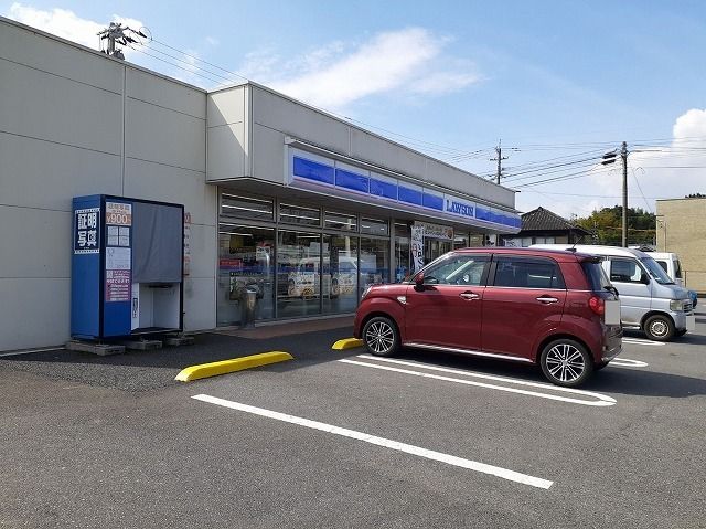 コンビニ　ローソン　三重総合高校前店（コンビニ）まで1300m