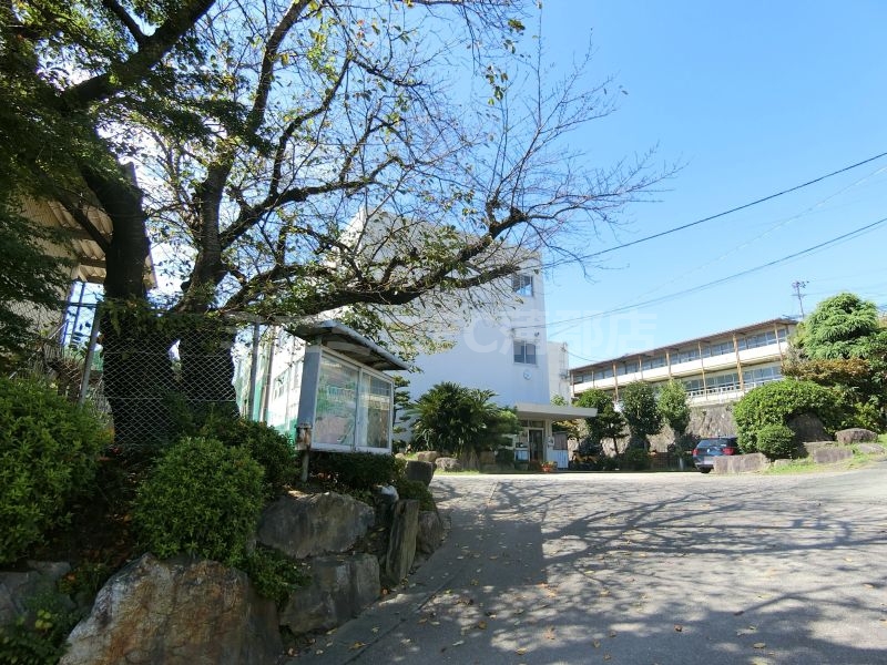 中学校　蒲郡市立塩津中学校（中学校）まで750m