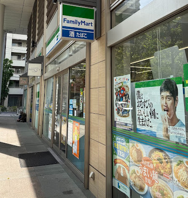 コンビニ　ファミリーマート 港区白金プラザ店（コンビニ）まで206m