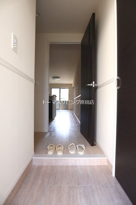 玄関　102号室写真