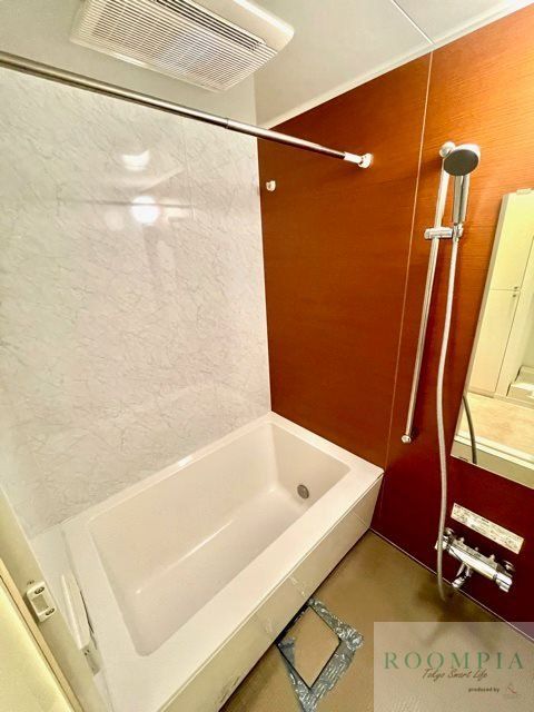 バス・シャワールーム　※同タイプの別のお部屋です。