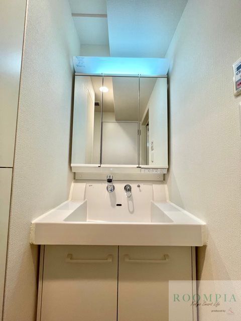 洗面設備　※同タイプの別のお部屋です。
