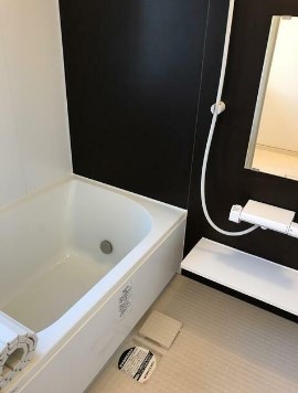 バス・シャワールーム　追い焚き機能、浴室乾燥機付きバス。