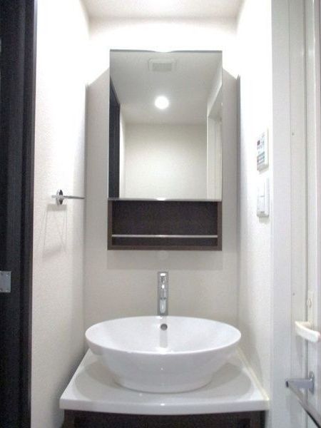 洗面設備　※写真は同じマンションの違う部屋のものになります。